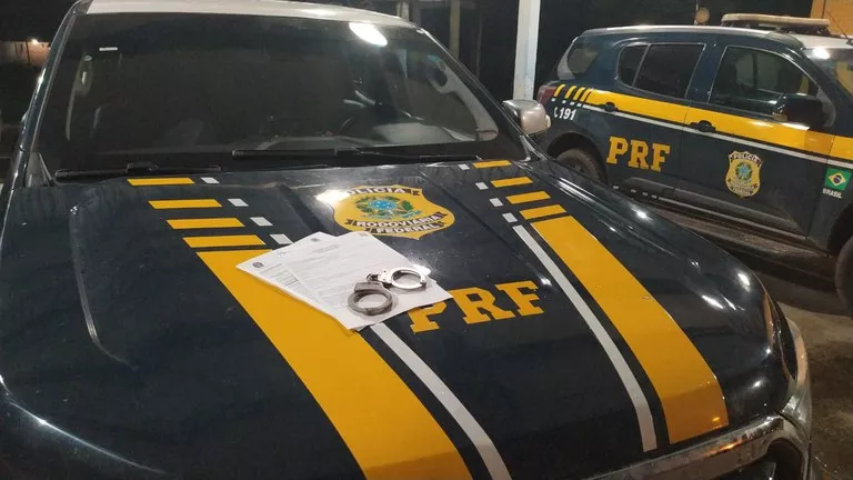 PRF prende foragido da Justiça por roubo em Condado e flagra homem sem habilitação dirigindo embriagado em Aparecida