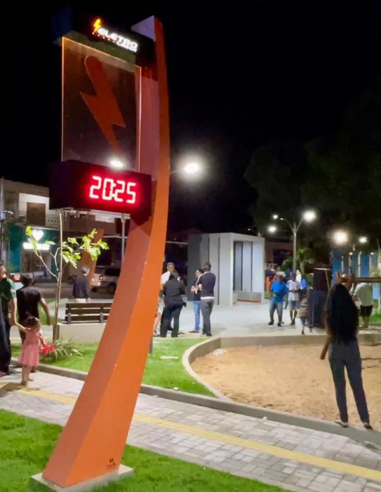 Prefeitura de Patos entrega reforma da Praça Fernando Soares. Obra foi fruto do Programa Tributo Cidadão