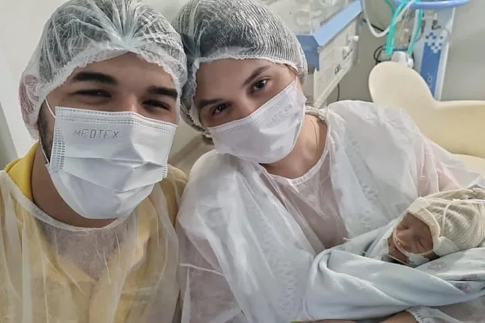 Morre Arthur, filho do cantor Zé Vaqueiro que nasceu com síndrome rara: “Deus sabe de todas as coisas”