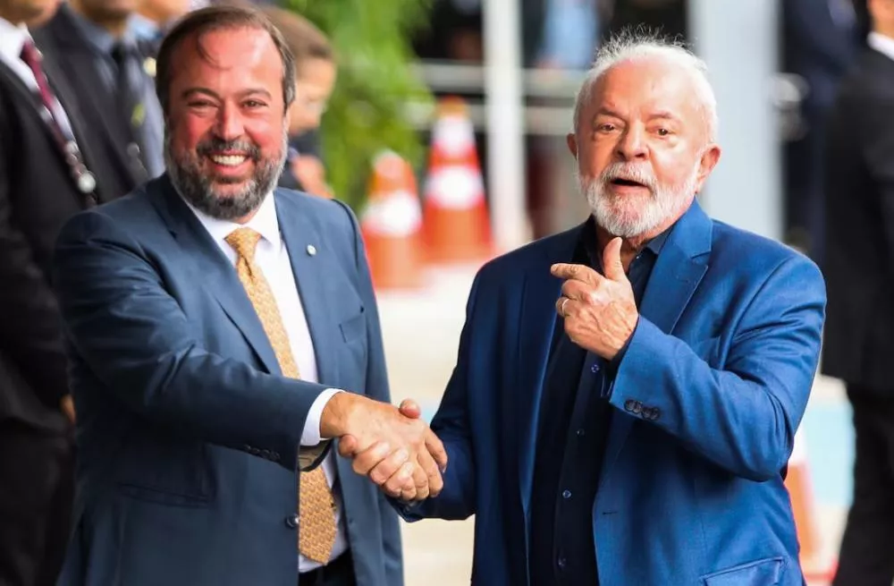 Ministro de Minas e Energia, Alexandre Silveira, com o presidente Luiz Inácio Lula da Silva (PT), em março de 2023. Foto: Wilton Junior/Estadão