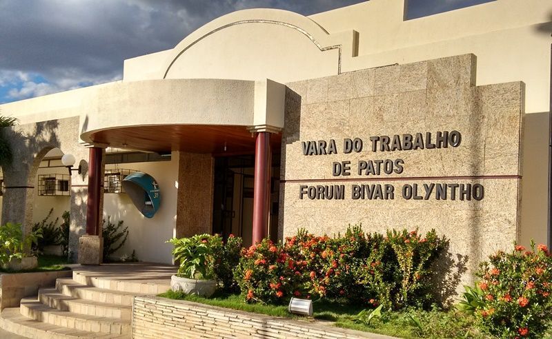 Justiça do Trabalho determina bloqueio para pagamento dos salários dos médicos do Hospital Regional de Patos