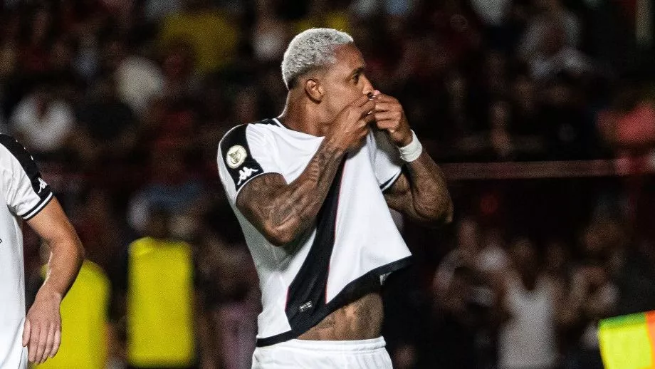 Embalado: Vegetti perde pênalti, mas Vasco vê David resolver contra o Atlético-GO e vence 4ª seguida no Brasileirão