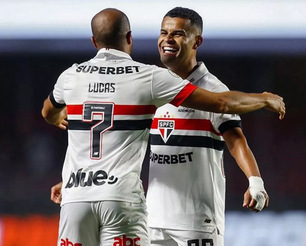 Em jogo com lesão de Alisson, São Paulo bate o Grêmio, recupera posição no G-4 e mantém gaúchos na degola