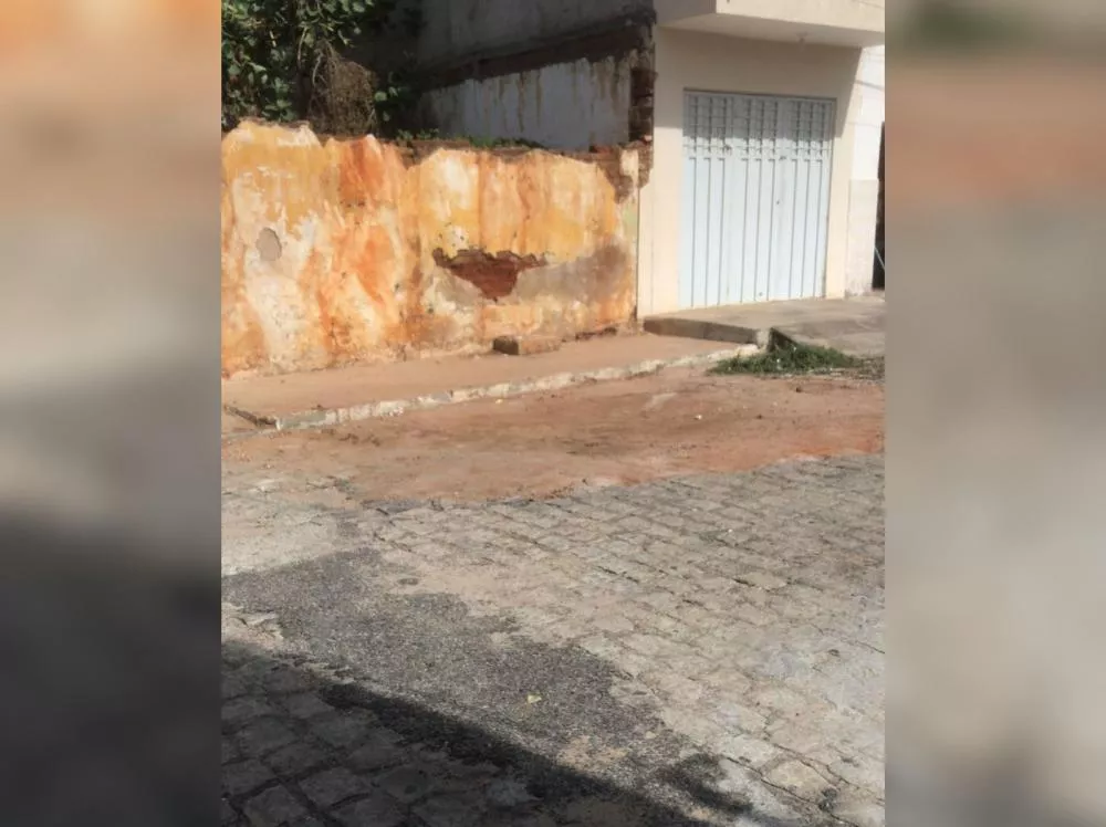 Secretário de Serviços Públicos de Patos atende pedido de idosa após denúncia no Patosonline