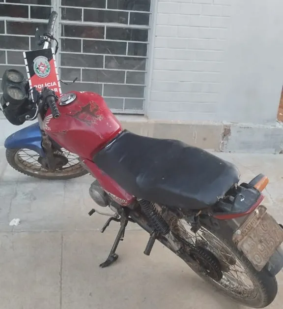 Polícia Militar apreende drogas e prende suspeitos em motocicleta adulterada na cidade de Desterro-PB