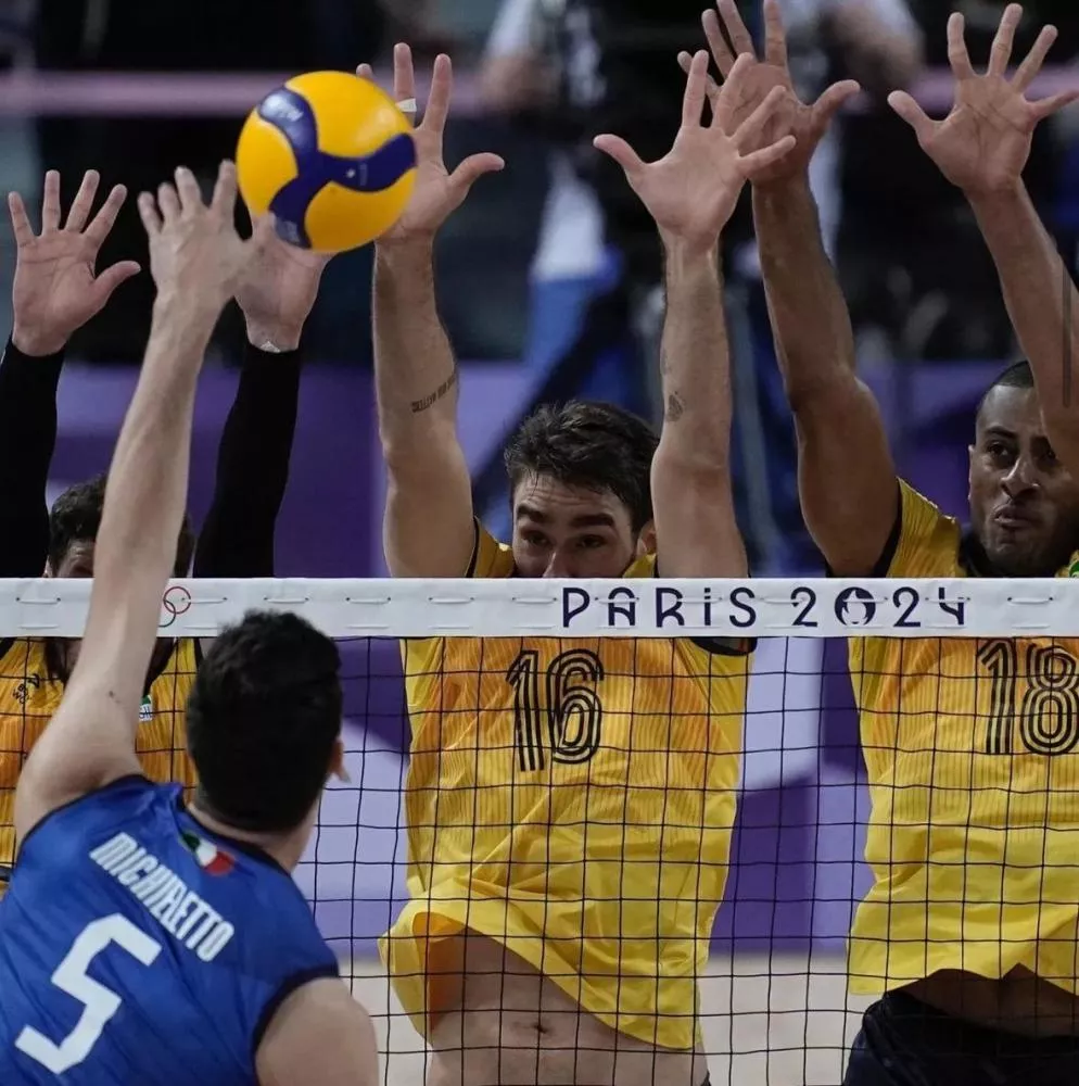 Brasil luta muito e ensaia reação, mas estreia nas Olimpíadas com derrota para a Itália no vôlei
