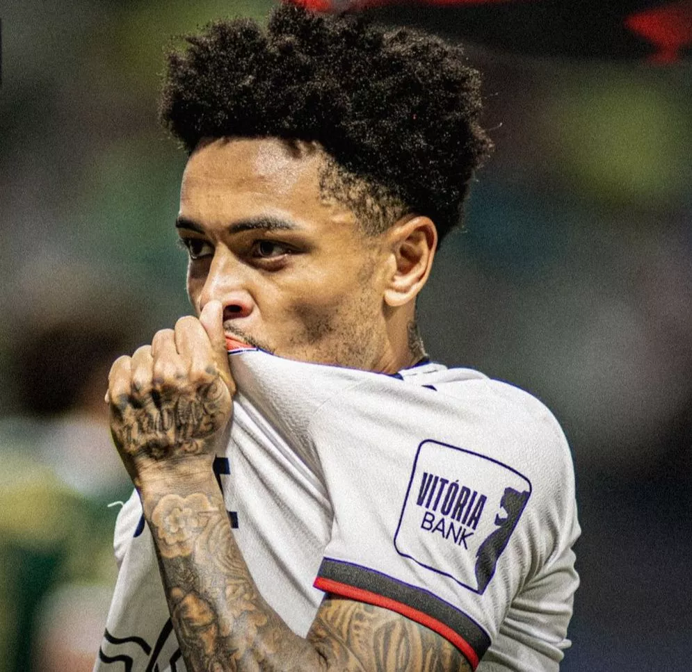 Palmeiras vive noite trágica e perde em casa para o Vitória; Estêvão se lesiona e vira dúvida contra o Flamengo