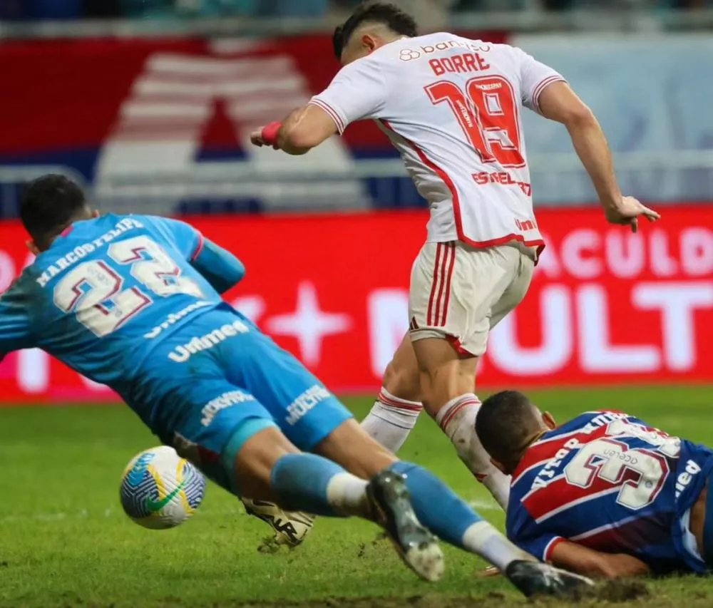 Bahia é castigado no fim, empata com o Inter e amplia sequência sem vencer no Brasileirão