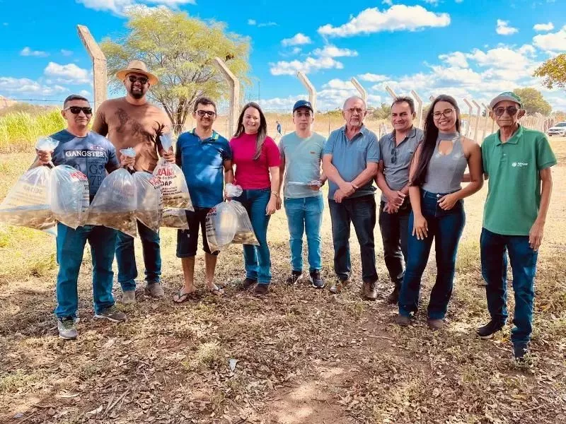 Alevinos são distribuídos a criadores, pescadores e piscicultores de Patos para povoamento de açudes na região