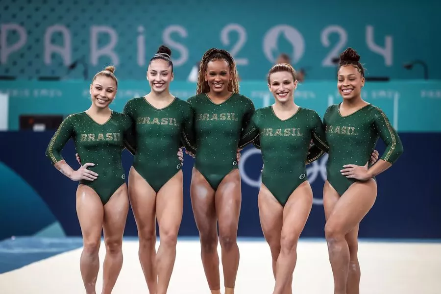 Rebeca Andrade dá salto brilhante, e Brasil conquista bronze histórico e emocionante na ginástica