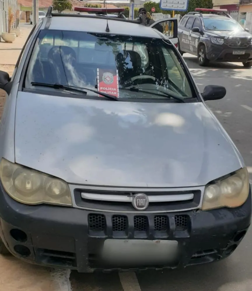 Polícia Militar apreende veículo roubado em Teixeira