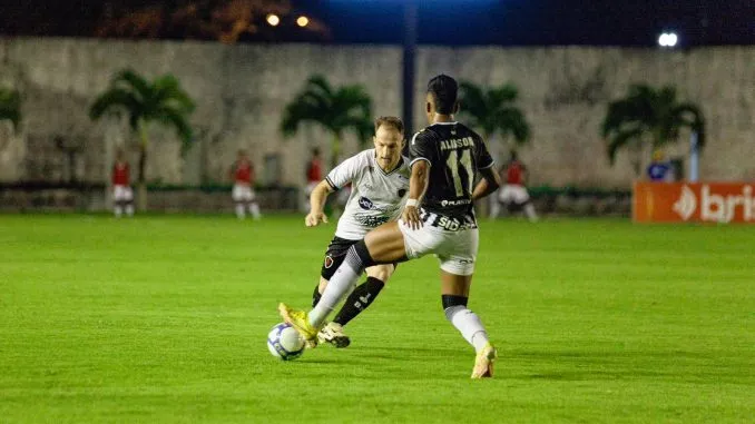 Botafogo-PB vira contra o Figueirense e segue na liderança da Série C