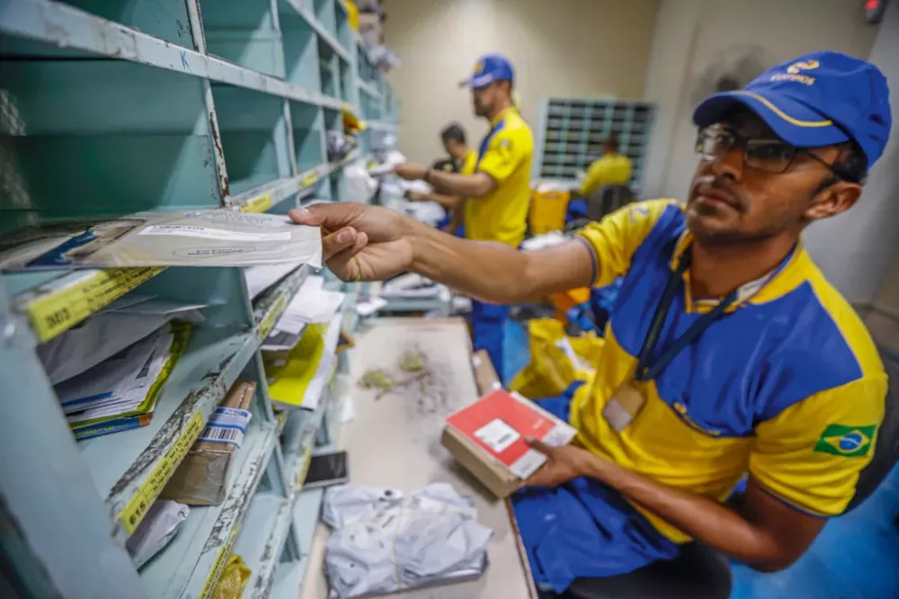 Trabalhadores dos Correios aprovam indicativo de greve a partir da próxima quarta-feira (7)