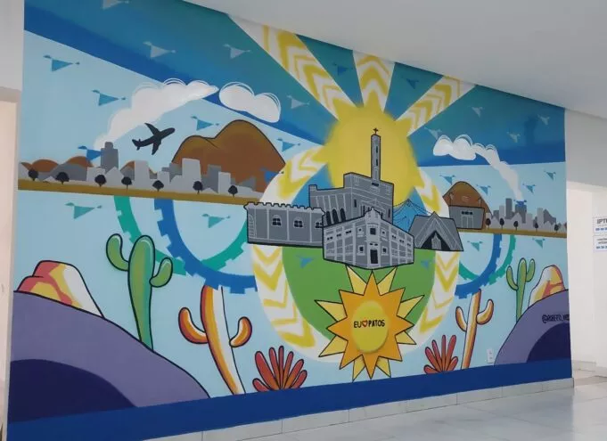Arte e Identidade: artista Roberto Nass retrata a alma da cidade em painel no prédio da Prefeitura