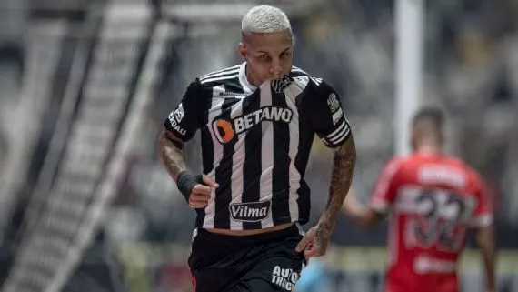 Com brilho e lesão de Arana, Atlético-MG passa fácil pelo CRB e vai às quartas da Copa do Brasil