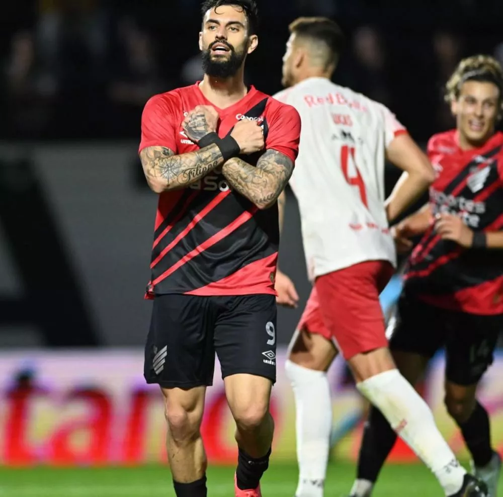 Athletico-PR volta a vencer Red Bull Bragantino e avança às quartas da Copa do Brasil