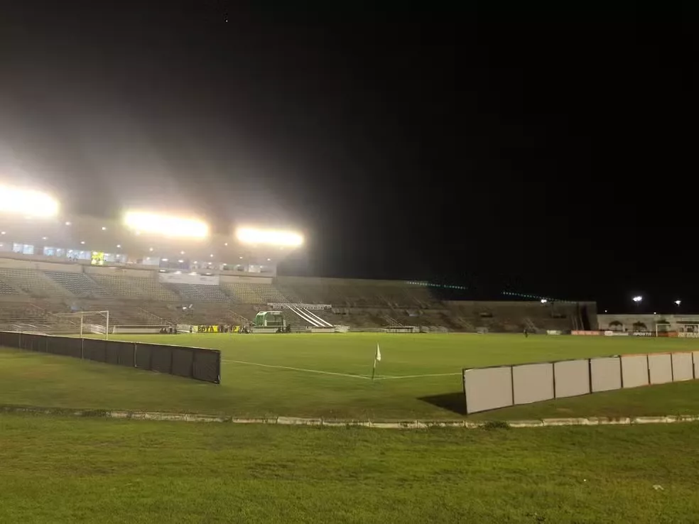 Governo do Estado abre licitação para colocar iluminação de LED nos estádios Almeidão e Amigão