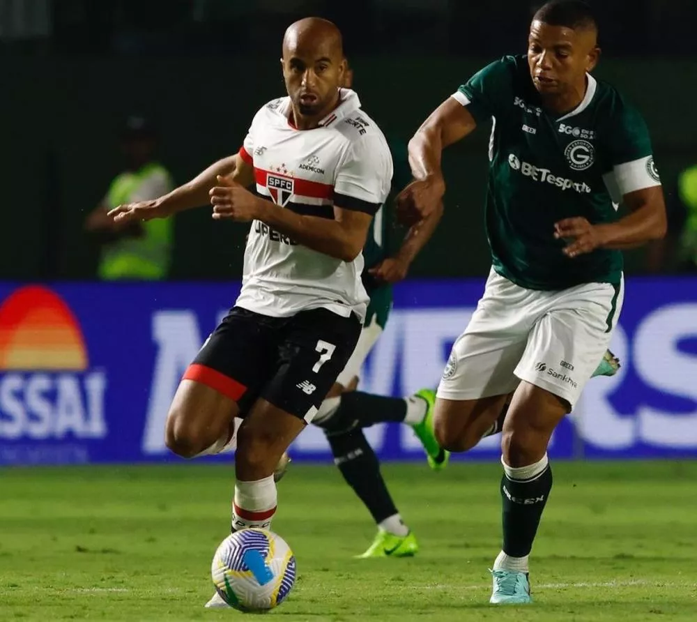 Em jogo marcado por brigas e confusões, São Paulo fica no 0 a 0 com o Goiás e avança às quartas da Copa do Brasil