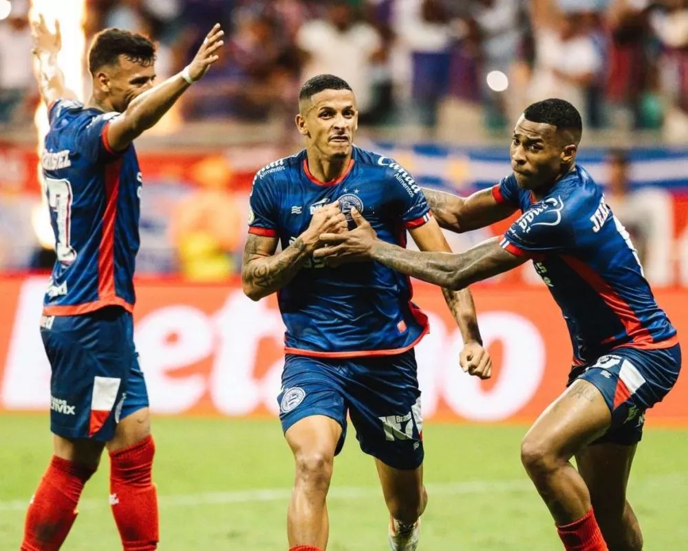 Com gol de Everton Ribeiro machucado, Bahia vence clássico sobre o Vitória pelo Brasileirão