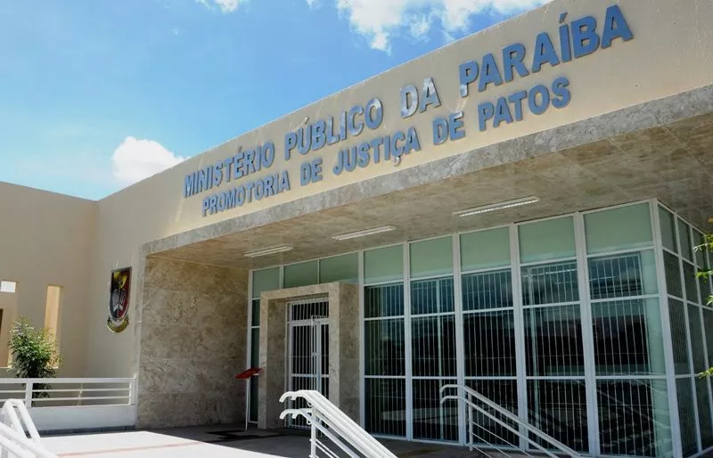 Ministério Público arquiva denúncia de vereador contra prefeito de Patos sobre suposta autopromoção na entrega de óculos e do Cartão PAI