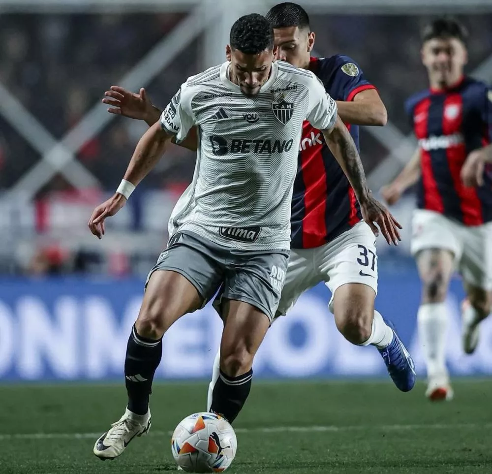 Paulinho 'salva' na Argentina, e Atlético-MG arranca empate com o San Lorenzo pela ida das oitavas na Libertadores