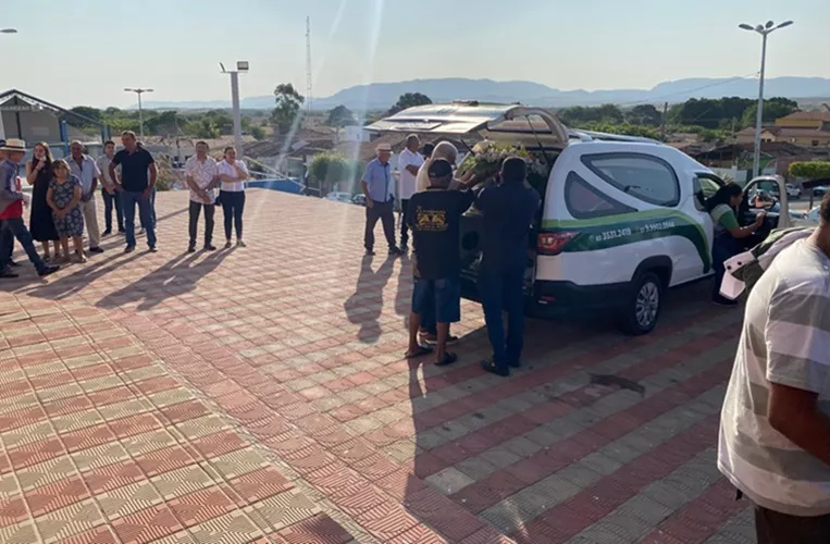 Sepultamento de ex-vereador e de seu vaqueiro é marcado por muita comoção em Poço de José de Moura