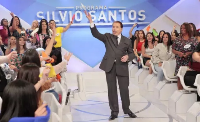 De camelô a maior comunicador da TV brasileira: relembre a trajetória de Silvio Santos