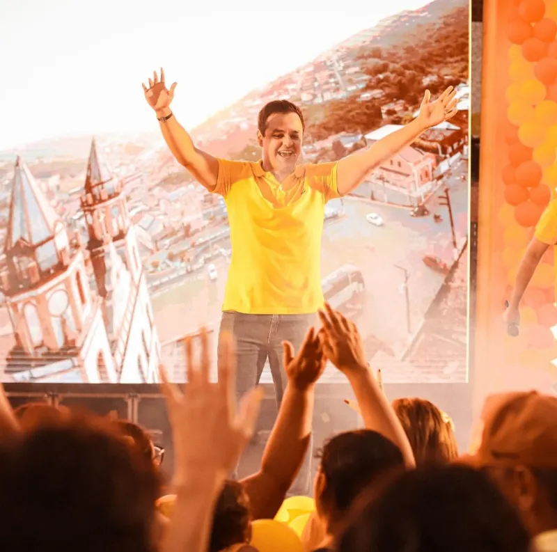 Adversários nacionais, PT de Lula e PL de Bolsonaro se unem no palanque em apoio à reeleição de prefeito paraibano; confira a cidade