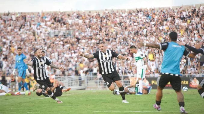 Treze perde no tempo normal, mas vence Altos nos pênaltis e vai para o mata-mata do acesso