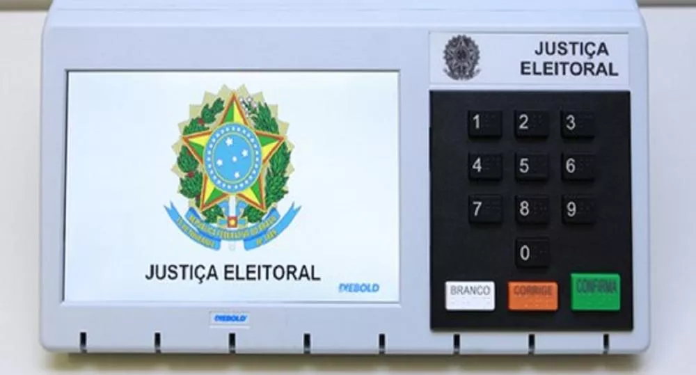 Justiça Eleitoral determina repintura de comitê político por uso excessivo de cores de campanha em Matureia