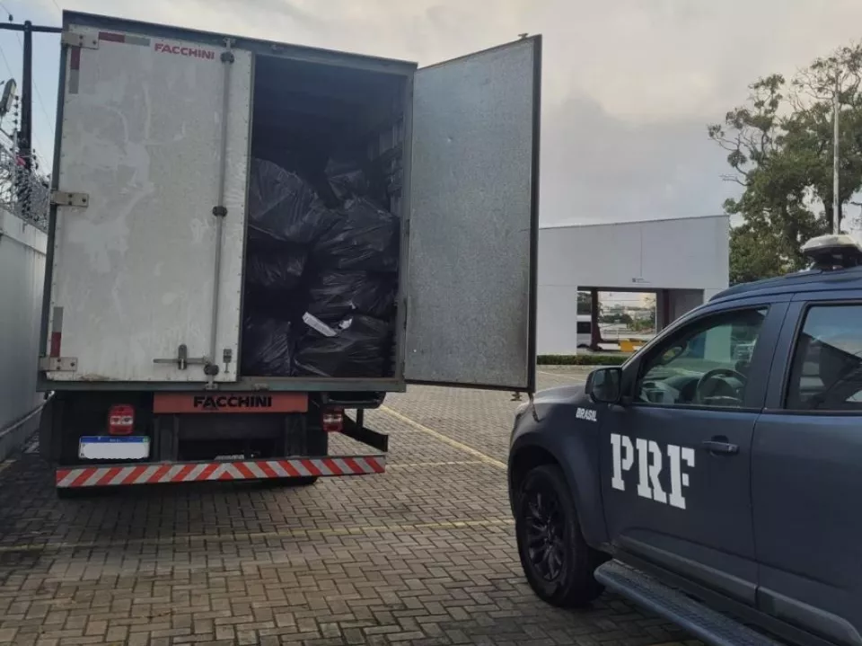 Na Paraíba: PRF apreende carga com mais de 1 milhão de maços de cigarros do Paraguai 