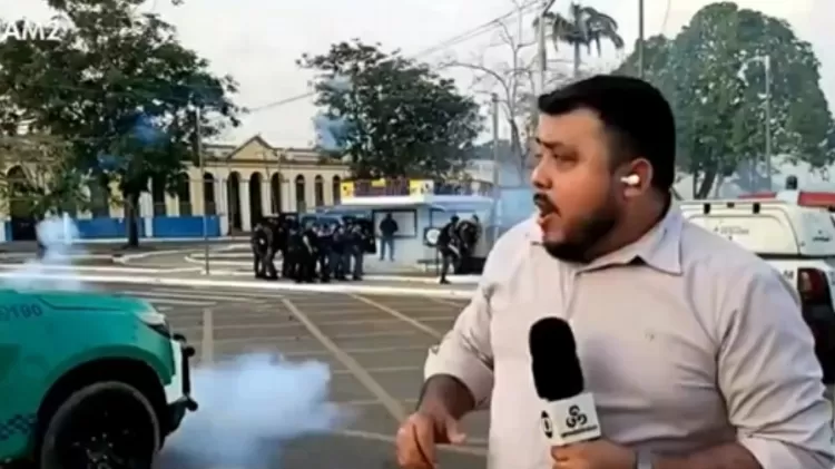 Repórter da Globo fica no meio de tiroteio ao cobrir confronto entre polícia e garimpeiros no Amazonas