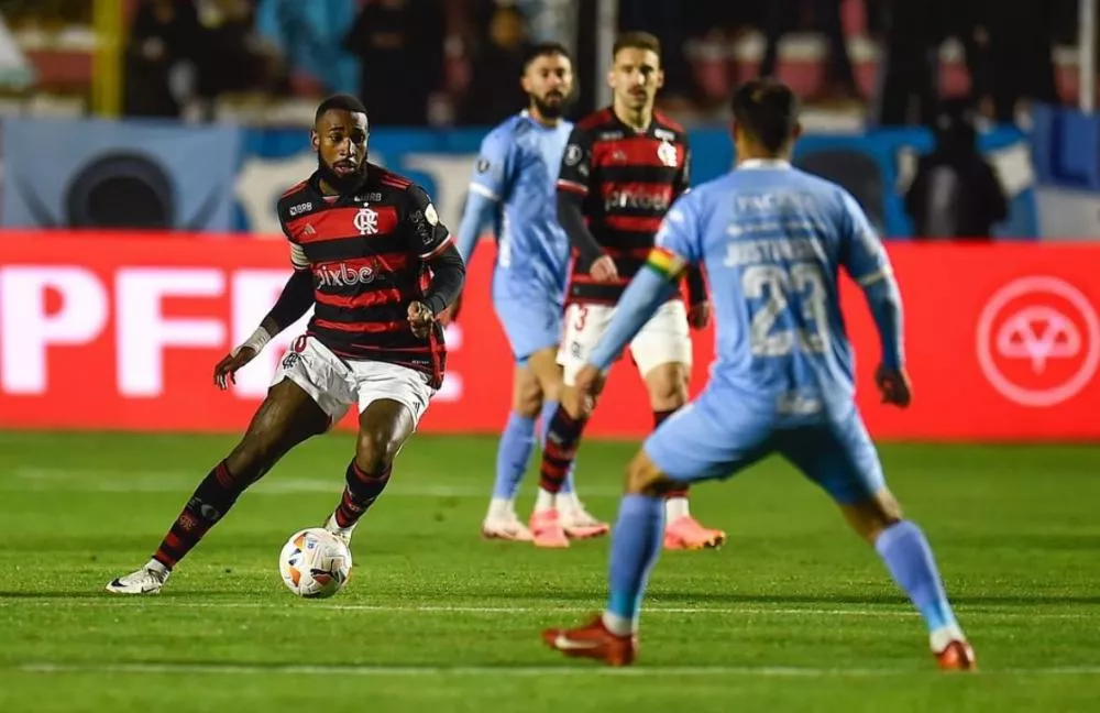 Flamengo sofre e perde para o Bolívar na altitude, mas vê Rossi fazer milagre e garantir classificação às quartas da Libertadores