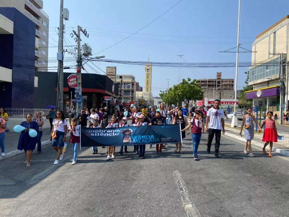 Passeata realizada na manhã deste sábado (24) em Patos alerta contra a Violência Sexual Infantojuvenil no Projeto "Quebrando o Silêncio"