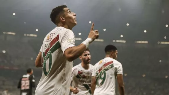 Fluminense vence Atlético-MG no Mineirão e dorme fora da zona de rebaixamento do Brasileirão