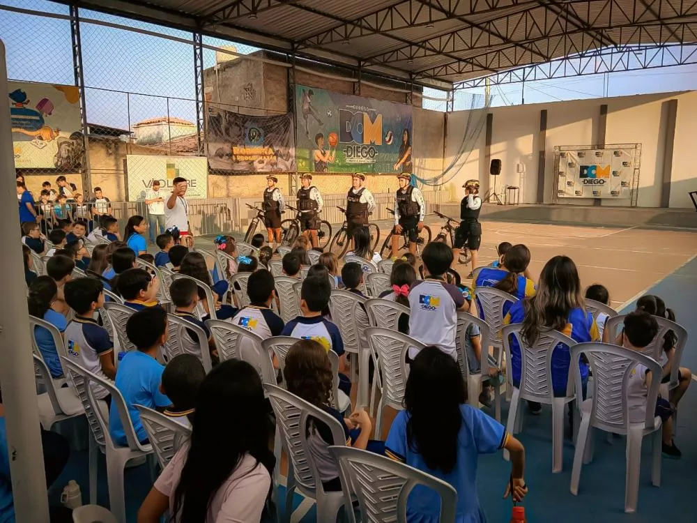 Polícia Militar participa de evento em homenagem ao Dia do Soldado na Escola Dom Diego em Patos