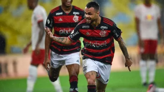 Michael marca na reestreia, Flamengo conta com gol contra bizarro para superar falha de Allan e volta a vencer no Brasileirão