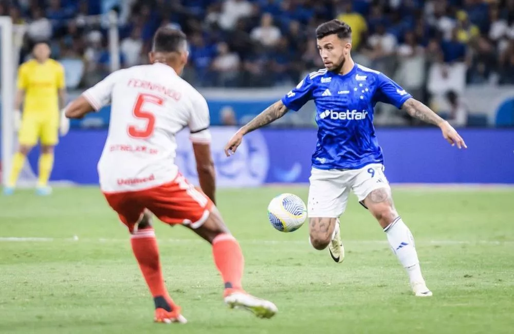 Cruzeiro não aproveita expulsão, perde até pênalti e fica no empate com o Inter no Brasileiro