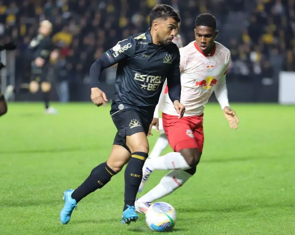 Criciúma vence Red Bull Bragantino em confronto direto contra o rebaixamento no Brasileirão