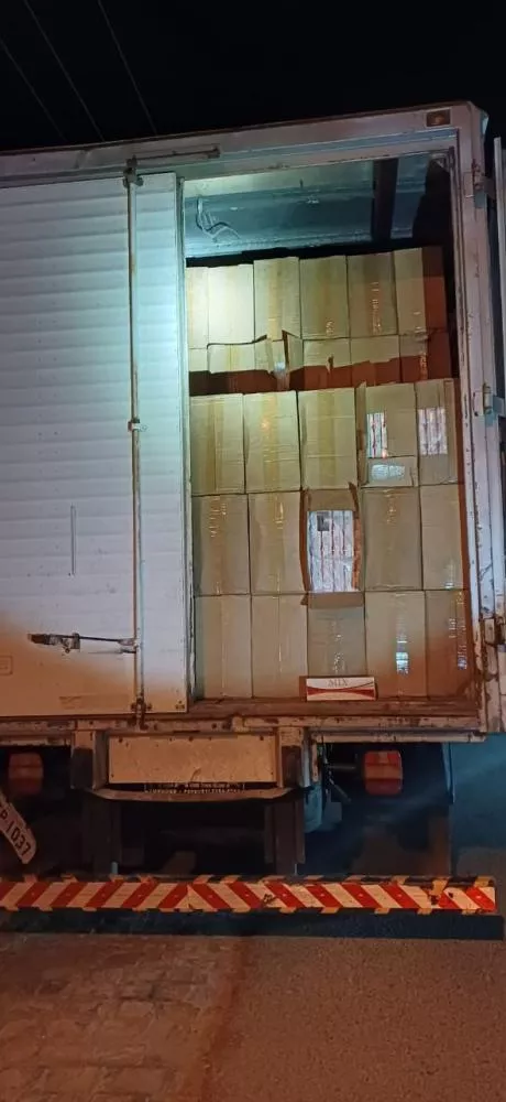 PRF apreende cerca de 340 mil maços de cigarros contrabandeados na cidade de Patos