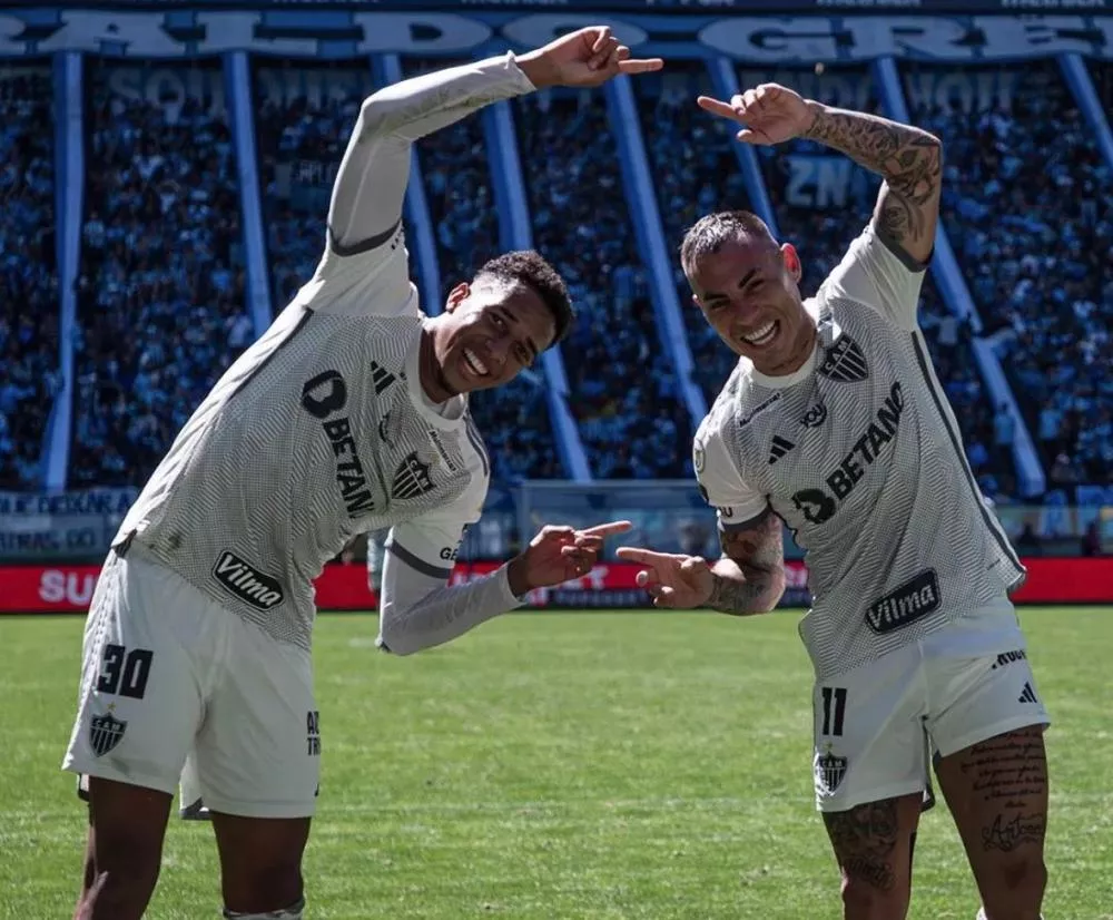 Grêmio abre 2 a 0, mas leva virada do Atlético-MG no último lance e frustra retorno à Arena