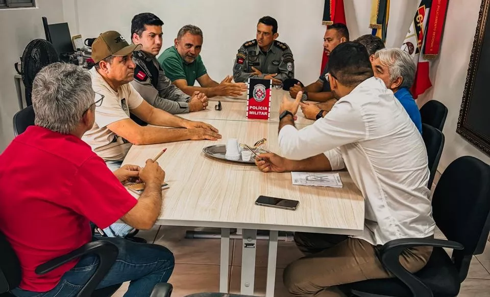Polícia Militar, Forças de Segurança e representantes das coligações e da imprensa se reúnem para organização do debate eleitoral em Patos