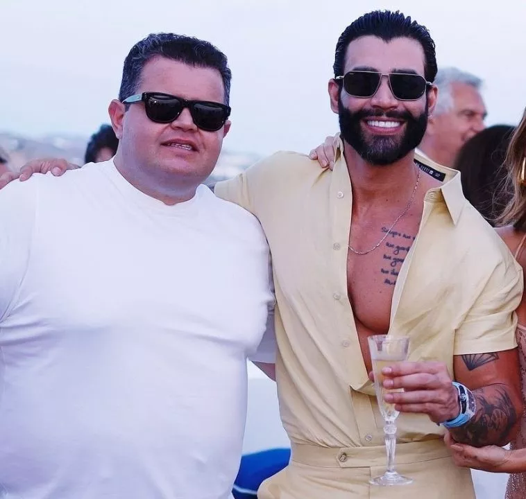 José André, dono da Vai de Bet, ao lado de Gusttavo Lima, embaixador da empresa (Foto: Reprodução)