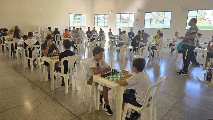 Crianças do São Judas Tadeu, em Patos, participam de oficinas de xadrez em projeto social da CEHAP