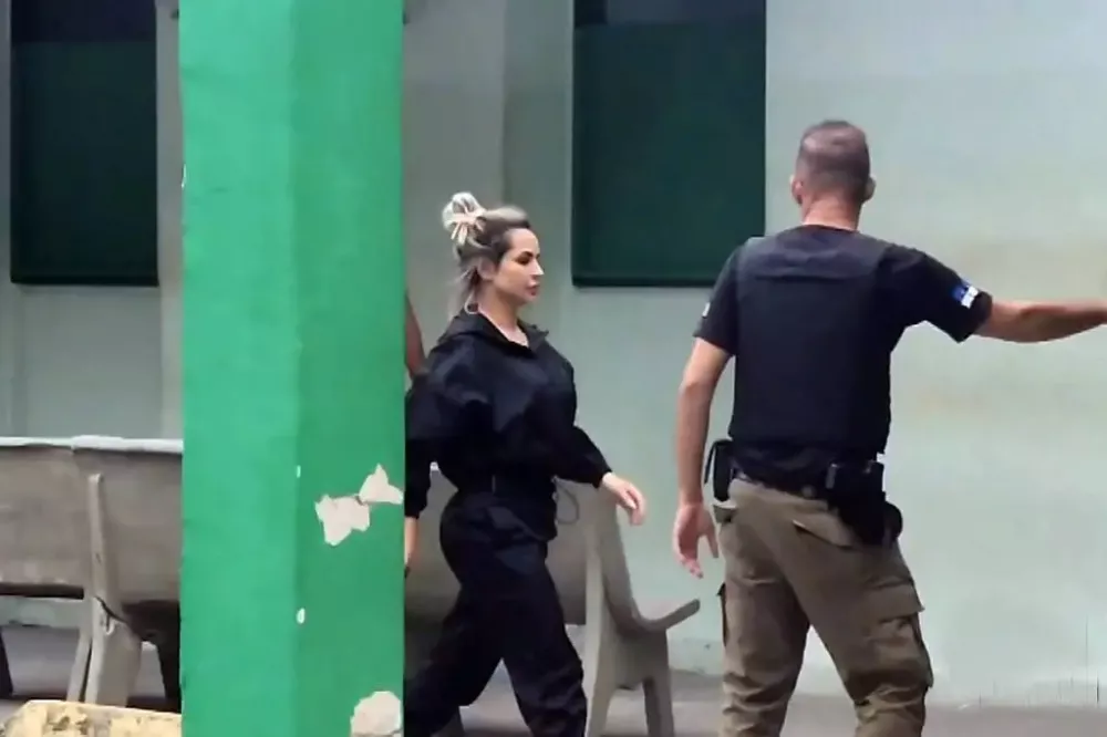 Deolane Bezerra e sua mãe permanecem presas após audiência de custódia