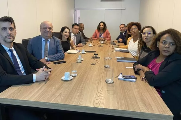 ABUSO: Ministro Silvio Almeida teria passado a mão entre as pernas de Anielle em reunião