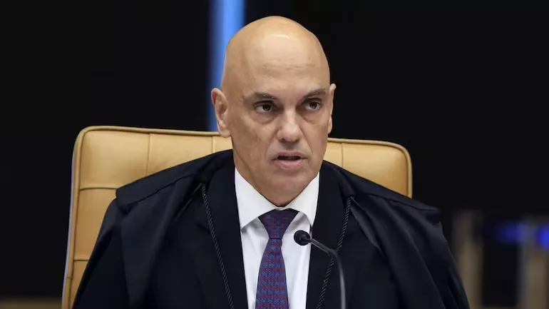 Oposição entrega a Pacheco pedido de impeachment do ministro Alexandre de Moraes