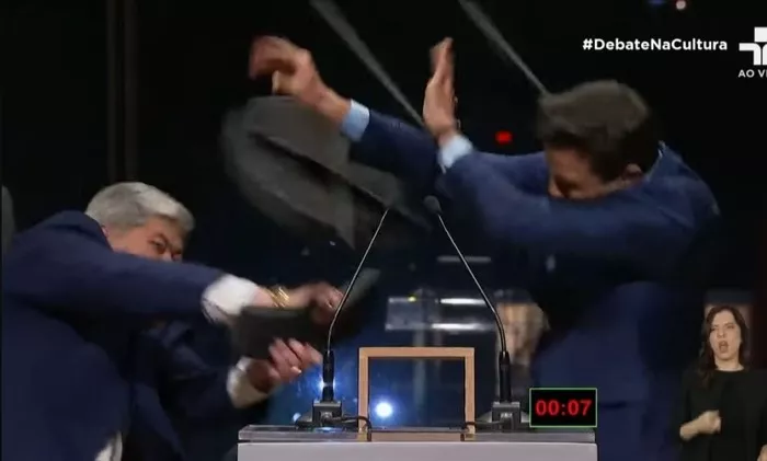 Datena acerta cadeirada em Pablo Marçal após provocação em debate: "Você não é homem" 