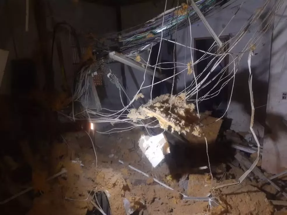 Quatro homens explodem caixa eletrônico em supermercado na Paraíba