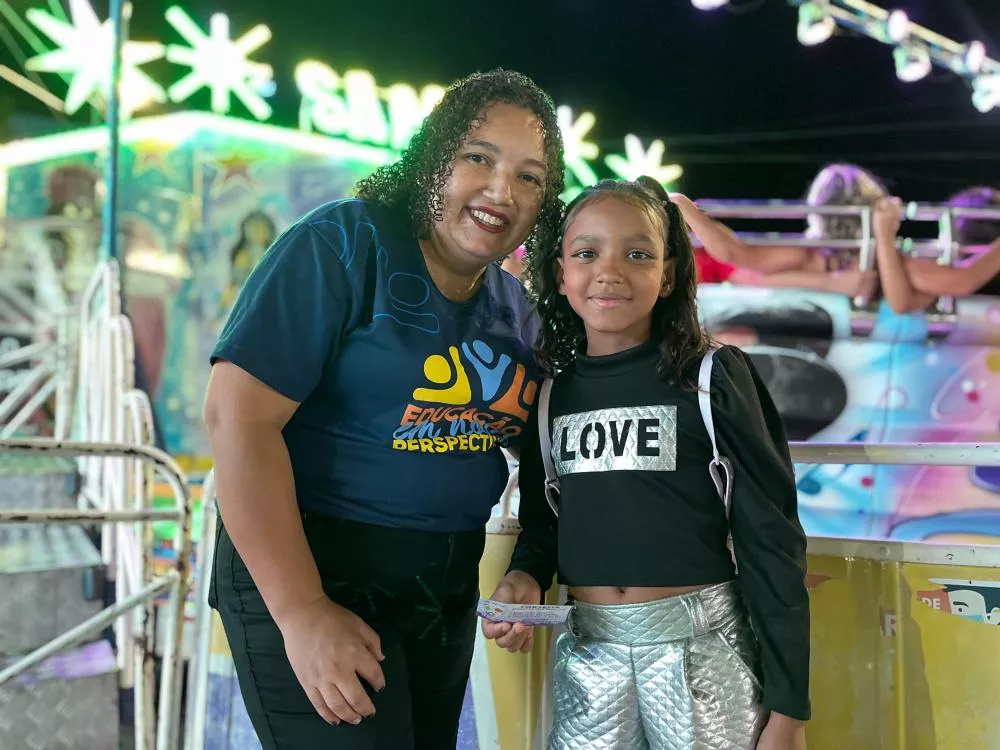 Em clima de festa, alunos da rede municipal de Patos brincam nos parques de diversão da Festa de Setembro